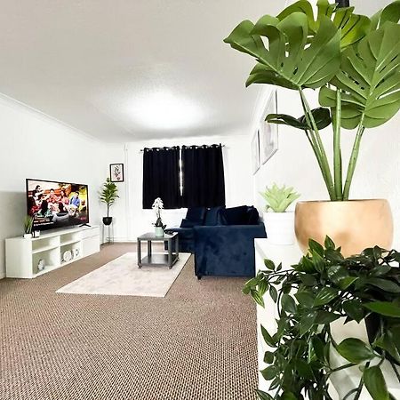 3 Bedroom House With Free Parking 채텀 외부 사진