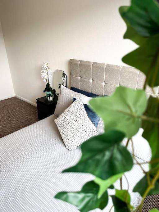 3 Bedroom House With Free Parking 채텀 외부 사진