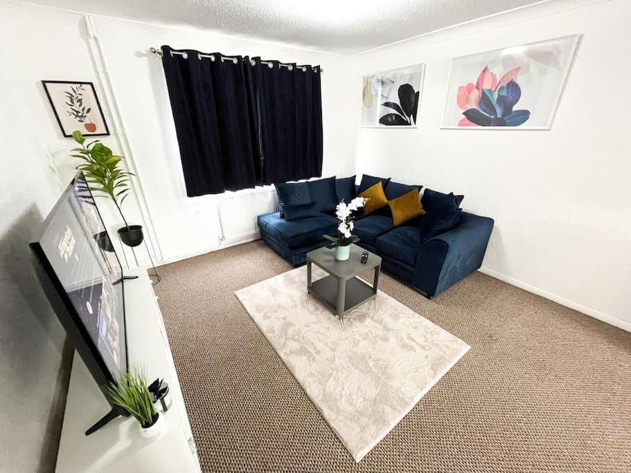 3 Bedroom House With Free Parking 채텀 외부 사진