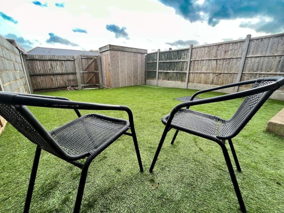 3 Bedroom House With Free Parking 채텀 외부 사진
